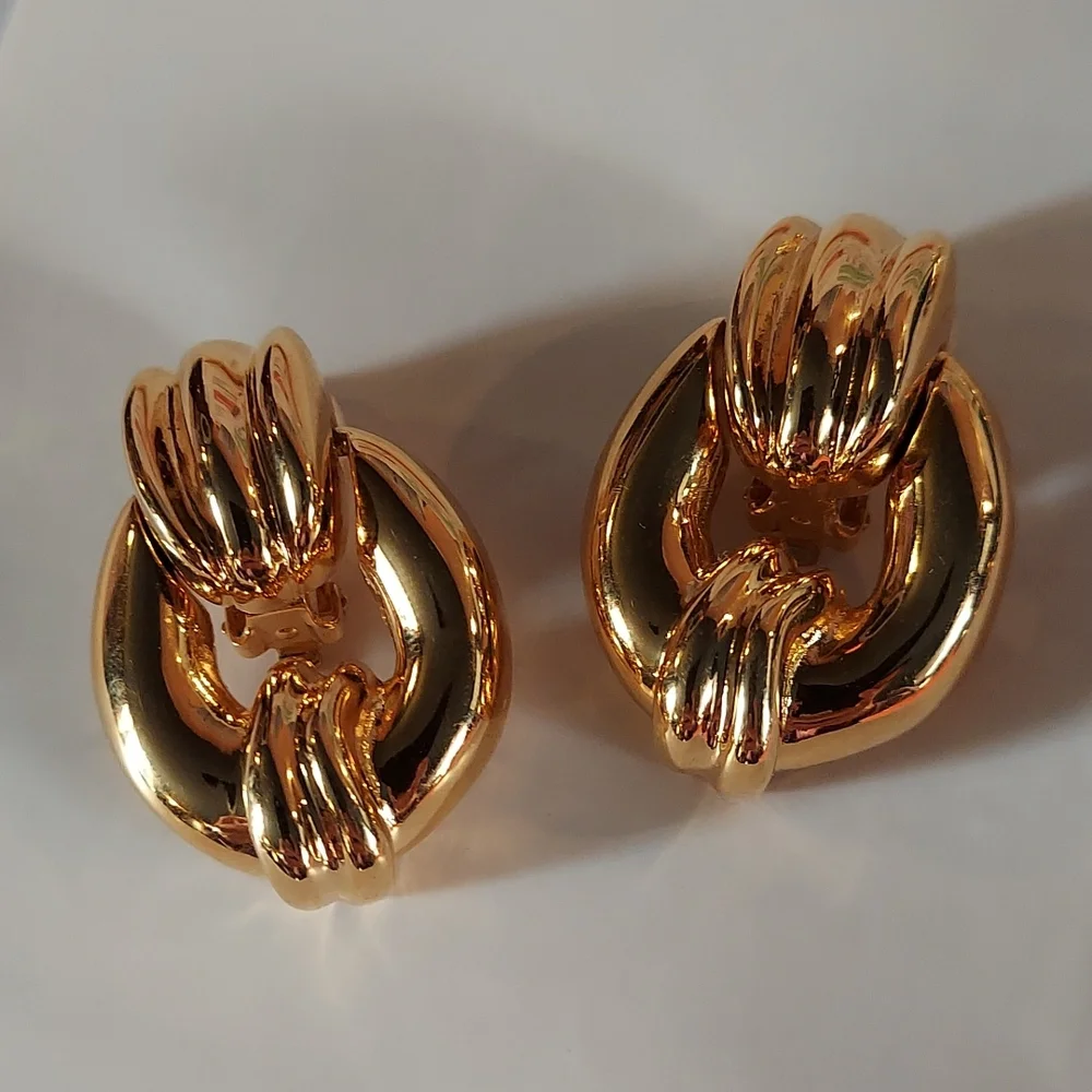 Vintage Essex Gold-plated Chunky Door Knocker Clip-on Earrings